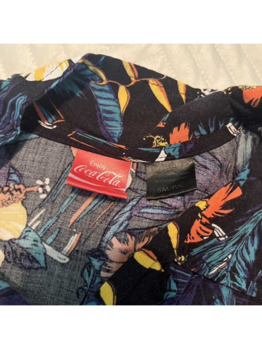 Mens button down shirt Coca Cola classic hawaiian size small - Picture 2 of 4